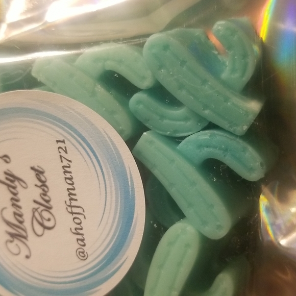 🎁 5/$30 Hand Crafted Wax Melts - Picture 2 of 3